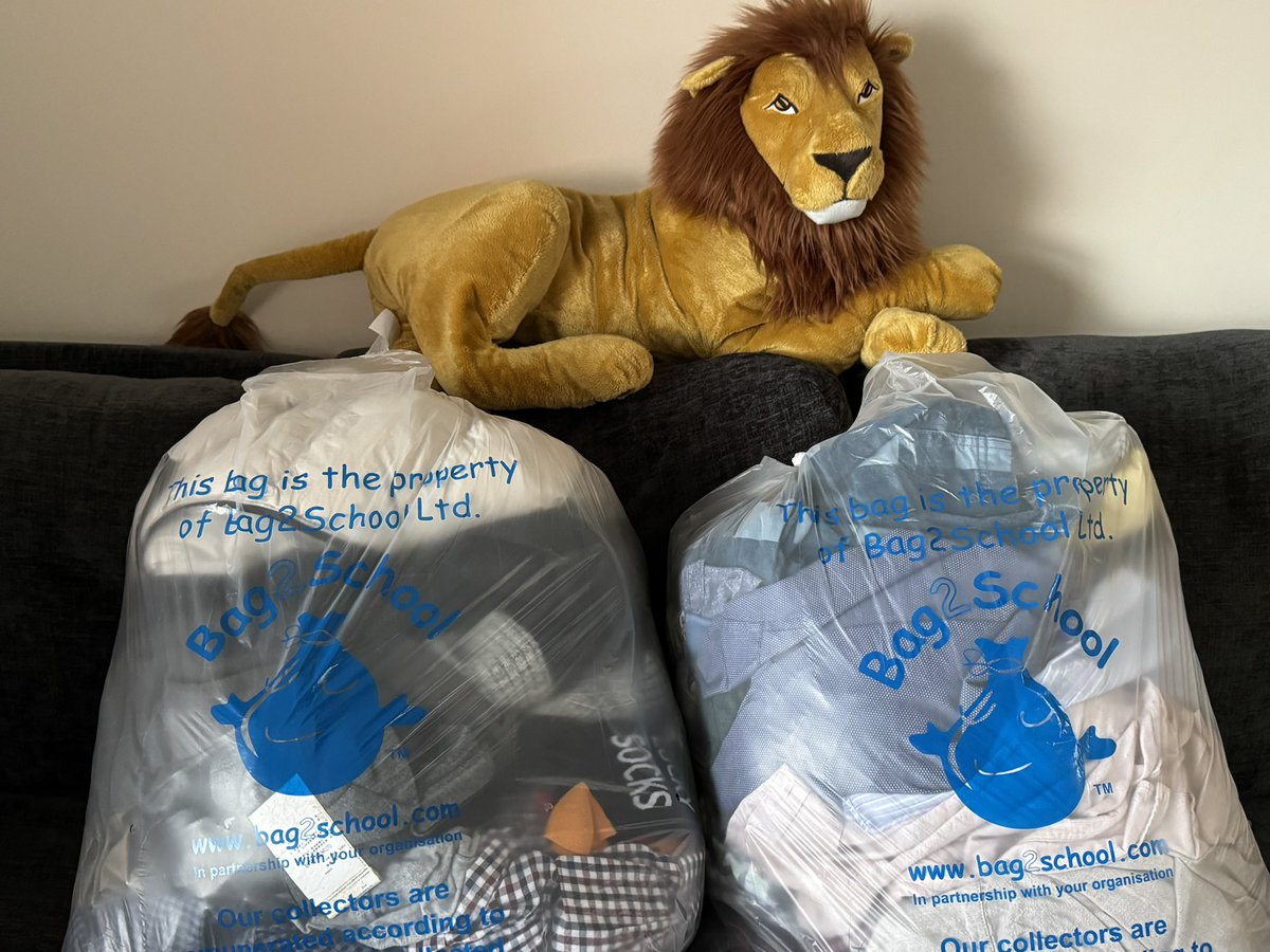swayoung01's tweet photo. 🦁🌍Earth Day 2024 - Martyn and I have had a sort out of our wardrobes and we have found two large bags of clothing - these are either used as vintage clothing and resold or recycled to produced different garments / materials
#WeServe #ChangingTheWorld #LionsEnvironment #TeamCW https://t.co/eAYipLpUFq