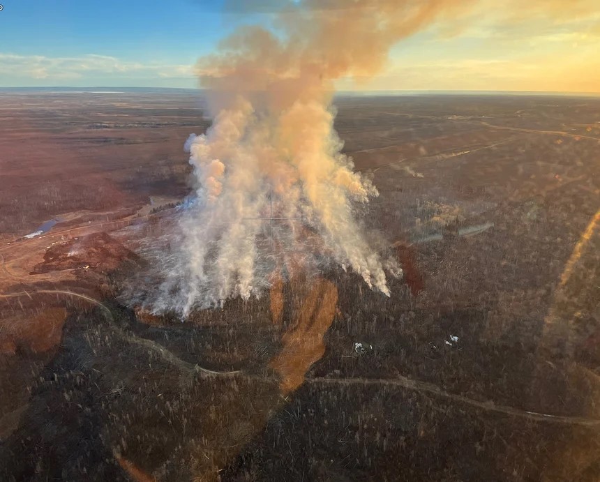 AlbertaWildfire's tweet photo. We are currently responding to a number of new wildfires across the province. Most notably, Wildfire MWF012 was discovered yesterday. This wildfire is located approximately 4.5 km east of Saprae Creek Estates and is currently classified as out of control at 67 hectares in size. https://t.co/nYv3YduDoB