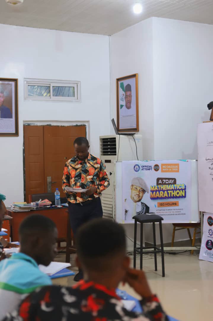 mc_calculus01's tweet image. Mc calculus #Mathathon 1 hour gone

Guinness world record attempt for the longest mathematics lesson