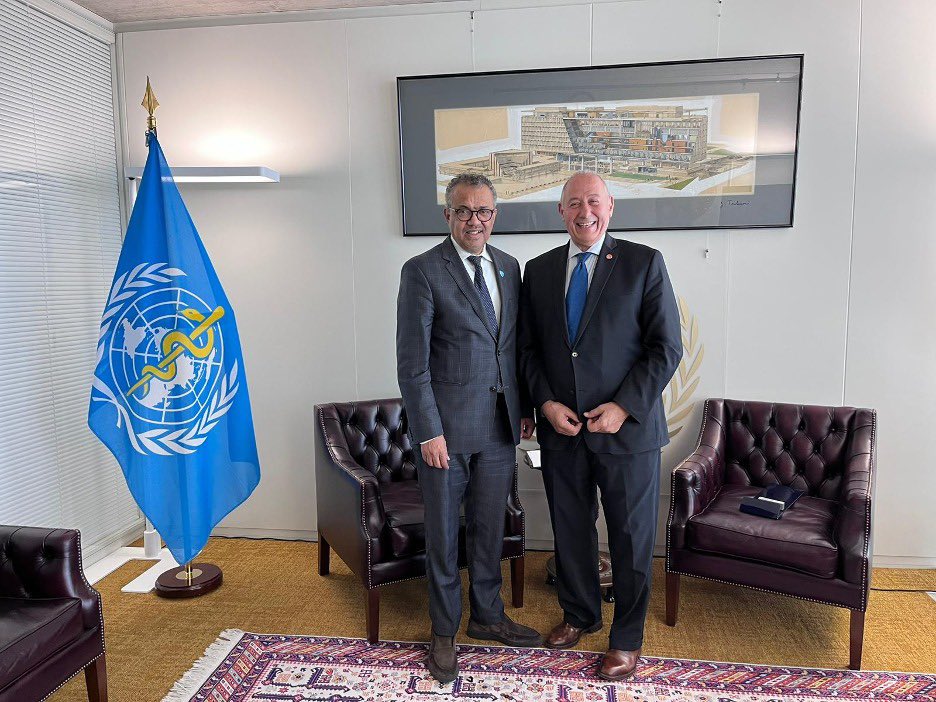 Dr. Luis Barcos, 🇦🇷 candidate to DG WOAH held a productive meeting with DG WHO @DrTedros. They discussed the challenges ahead and the importance of cooperation between WHO and WOAH.