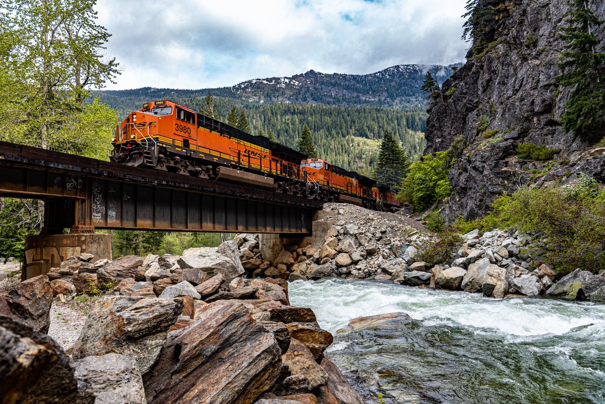BNSF’s fleet of Tier 4 locomotives brings reduced emissions and higher fuel efficiency with lower operating costs and greater tractive effort. More on Rail Talk at bit.ly/49KU5pn #EarthDay #sustainability #freight #rail