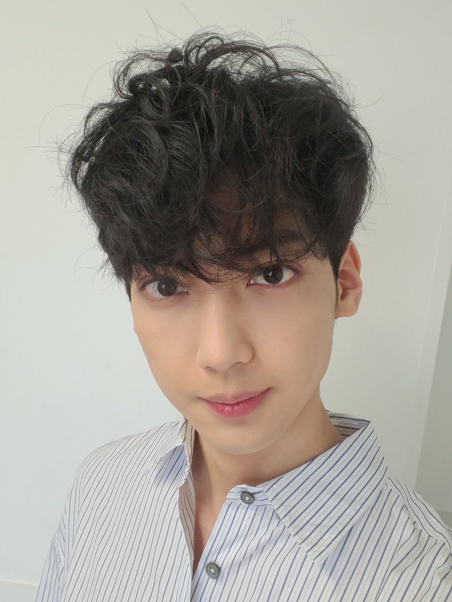 🎉🎂 Hoje, o Youngmin (ex-BOYFRIEND), está completando 29 anos. Parabéns! 

Nós desejamos um feliz aniversário, muita saúde e sucesso em sua carreira! 🥳✨

HAPPY YOUNGMIN DAY
#HAPPYYOUNGMINDAY
#BF #BOYFRIEND #보이프렌드 
#YOUNGMIN #영민