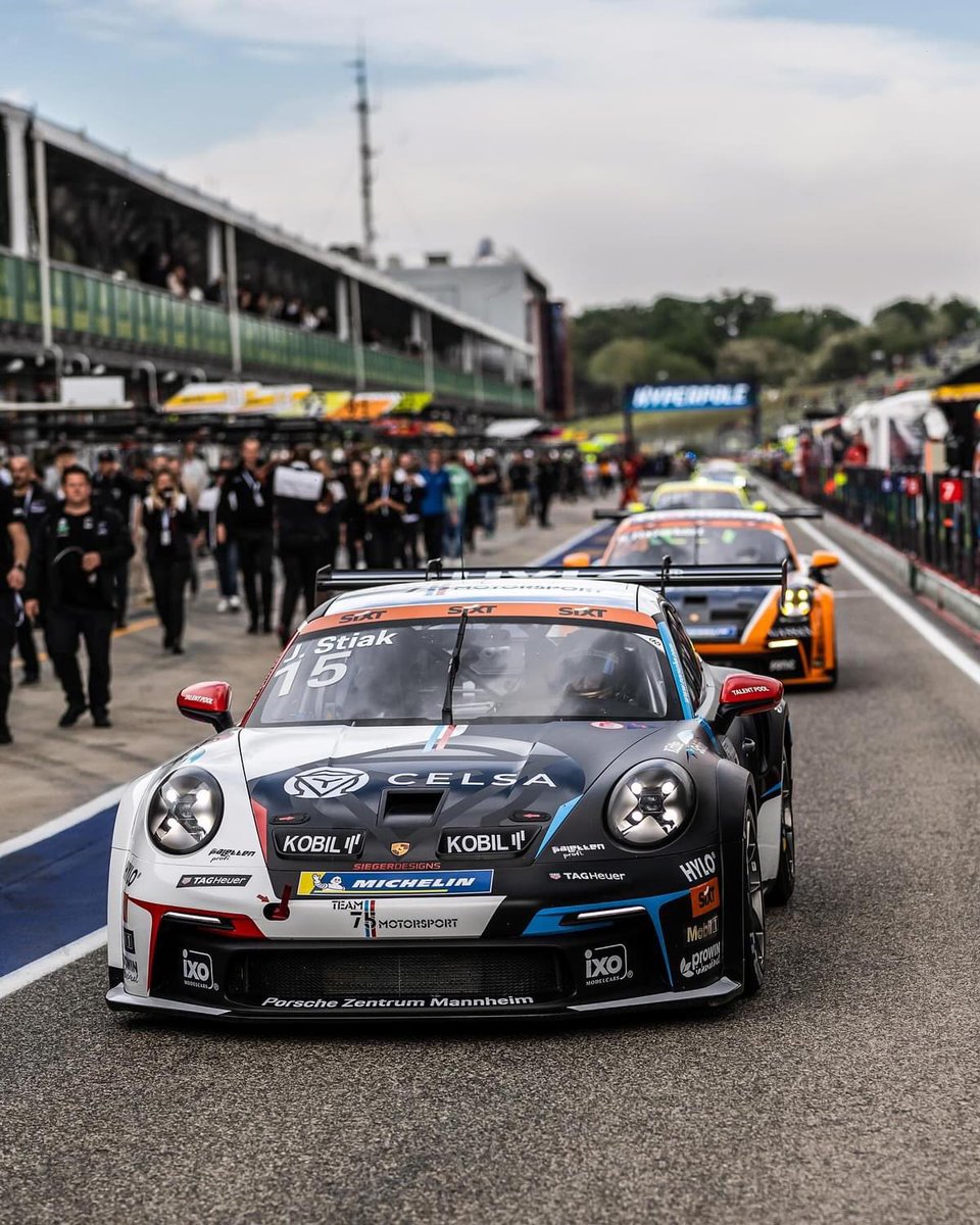 The first race weekend of the @CarreraCupDE is done ☑️ In the second race yesterday, #RobertdeHaan unfortunately finished in fourteenth place instead of third due to a 10-second penalty. #JanneStiak ended up in P9. Now it’s race week again! We’re moving straight to Oschersleben!