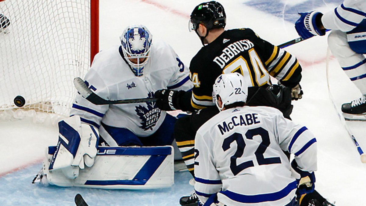 The Maple Leafs can't afford to 0-2 to the Bruins, which makes the importance of who gets the start in net for Toronto in Game 2 even greater. Do you agree with the Leafs sticking with Ilya Samsonov? More from @martybiron43 in The Talking Point: tsn.ca/nhl/video/the-…