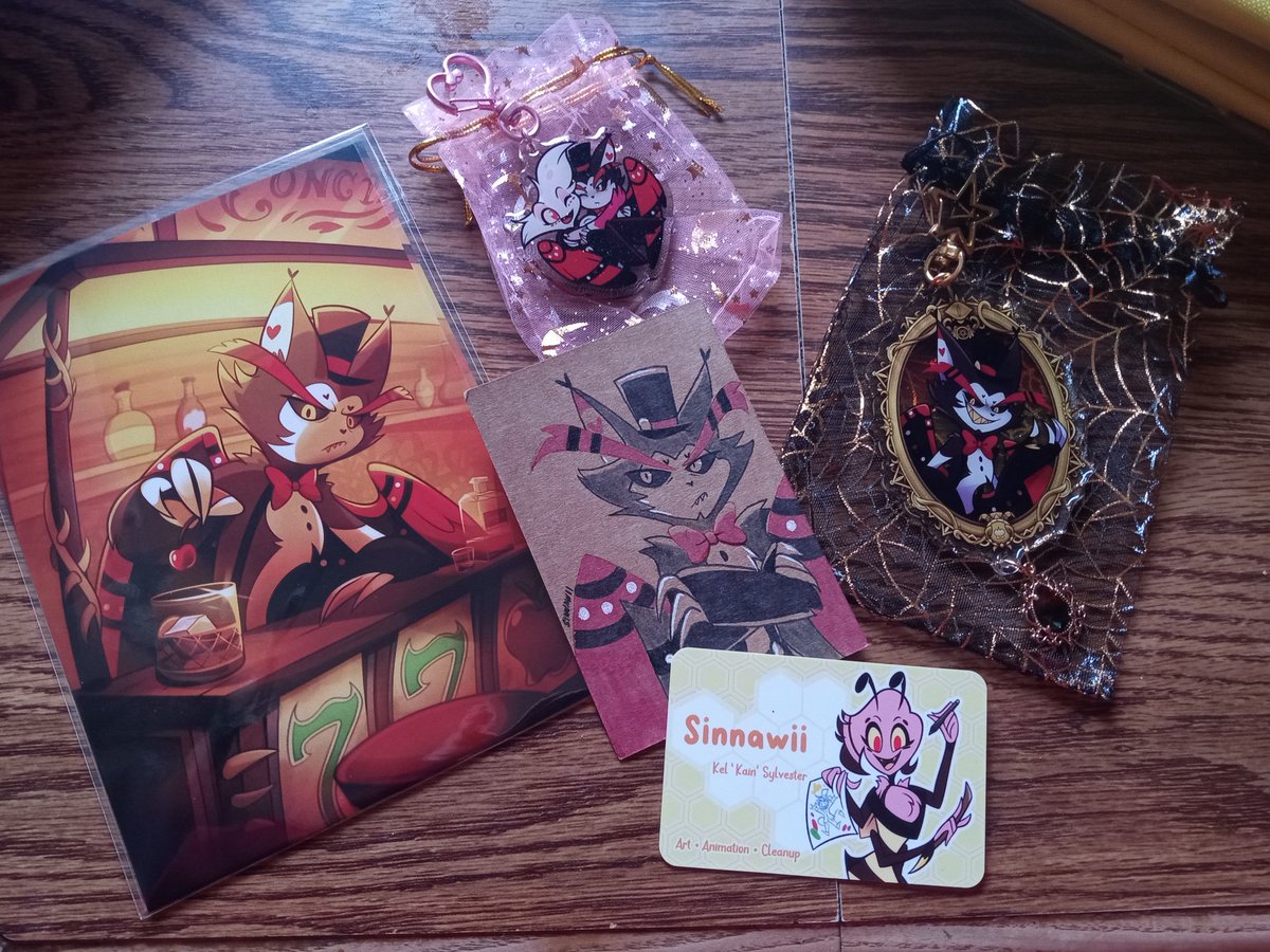 My husk-centric haul from @sinnawii 🙏🙏 The extra drawing is soooo sweet, thank you!! 🥺🥺