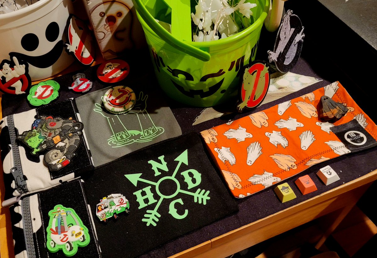 StacyMeyn's tweet photo. #MannerlessMonday 💚👻🖤👻🧡 https://t.co/TMhS5iK0Zw