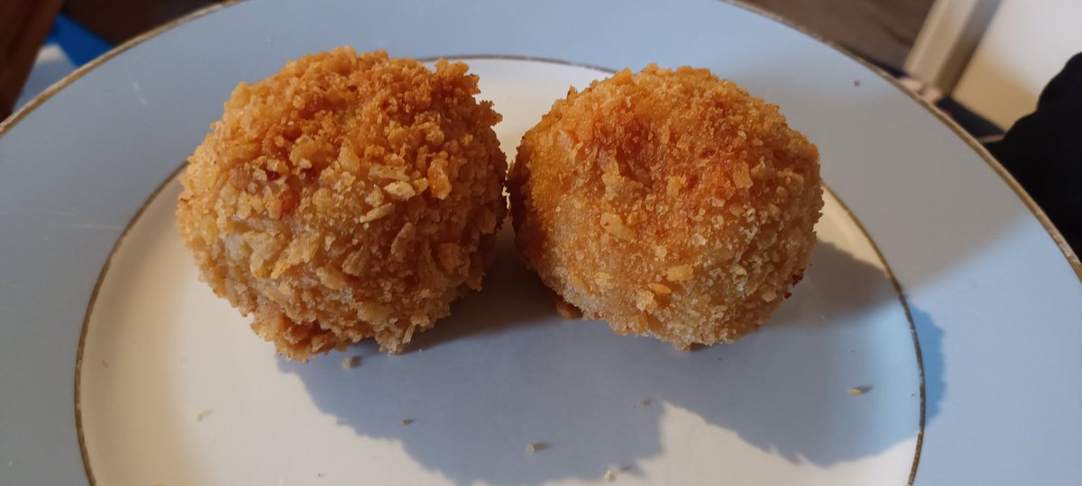 Arancini for dinner, cooked by my lovely wife @KatTulip (don't worry, there was more than two each)
