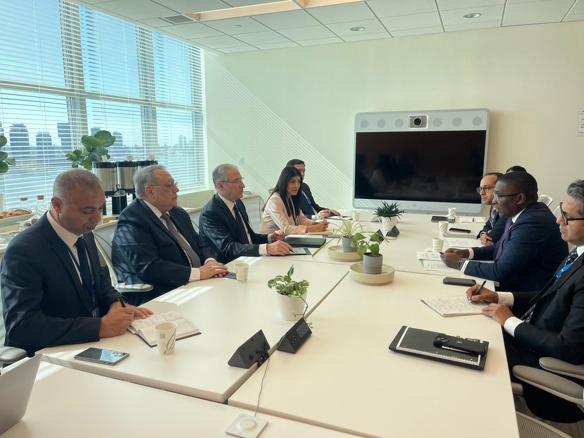 The team started a day of #EarthDay meetings at the @UN with a discussion with @SelwinHart, climate advisor to the UN Secretary-General, on climate action priorities in the lead-up to #COP29.