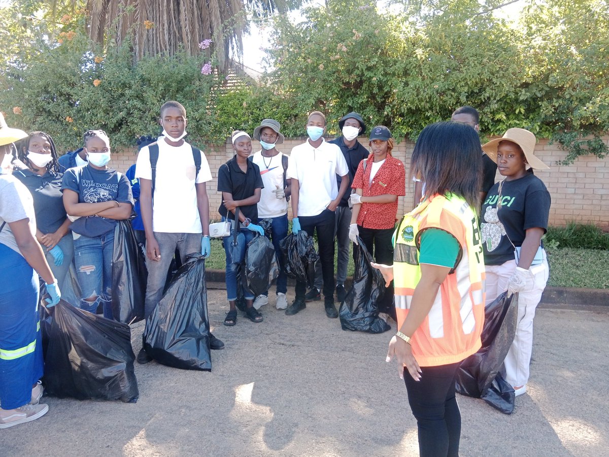 Today I joined @CityofBulawayo and his Worship Mayor @DavidColtart, councillors and stakeholders in the @ZITF1 2024 Clean Up Exercise, it must not be about our cleaning for our visitors but a daily thing. It's all our daily responsibility, Reduce, Reuse and Recycle @bvtatrust