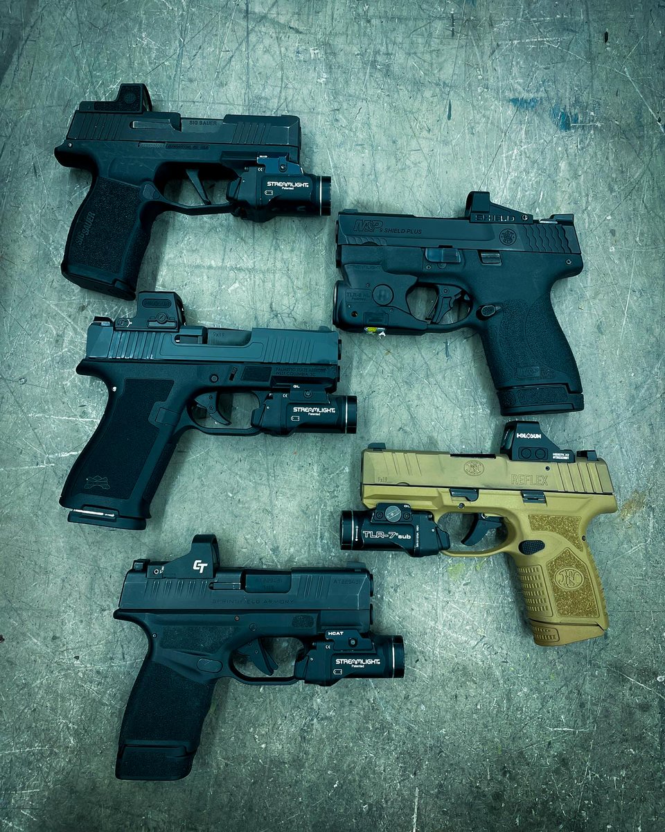 Caramelos para porte oculto. 🍬🍬

🚩SIG P365X con:
-🎯SIG Romeo Zero
-🔦TLR-7 Sub

🚩MP9 Shield Plus con:
-🎯SMS2
-🔦TLR6 HL

🚩Dagger Micro (G43X + cargador 15):
-🎯Holosun EPS Carry
-🔦TLR7 Sub

🚩FN Reflex con:
-🎯Holosun 507K
-🔦TLR7 Sub

🚩Hellcat con:
🎯CTS-1550
🔦TLR7 Sub