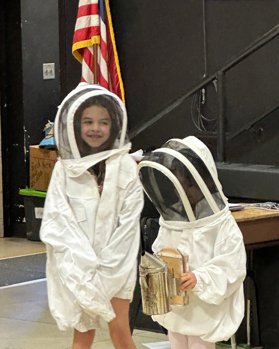 DRDolphins's tweet photo. Don Riggio students love to learn about our environment! During our Earth Day celebration last Friday, Dolphins got to practice being a beekeeper for a day. Here's to many more exciting memories this spring!
#EarthDay #ScienceLessons #DolphinPride https://t.co/QN618p771i