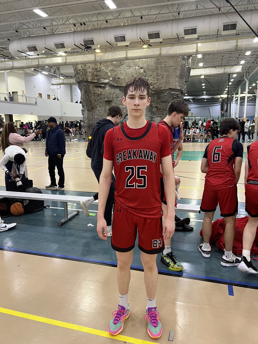 Reclass to 2025 the 17 year old 6’7” wing @KyleWaltz27 of @BreakawayBball 17U will see his recruiting blow up this Spring/Summer. Athletic wing can finish strong at the rim dunking on players. Can also hit threes. #madehoopsmidwestwarmup @madehoops @YorkDukesBB @SPIREHoops