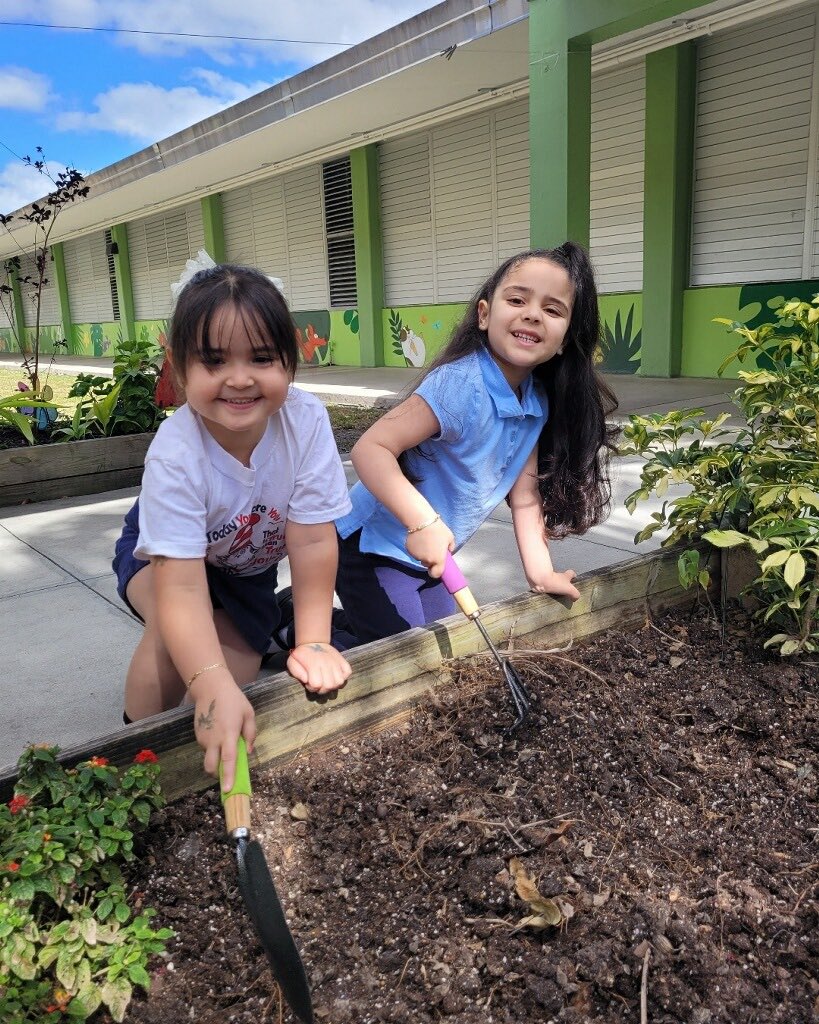 Happy Earth Day from Mrs. Richman’s Pre-K class! Helping our planet stay clean @Meadowlane_ES @MDCPS_OECP