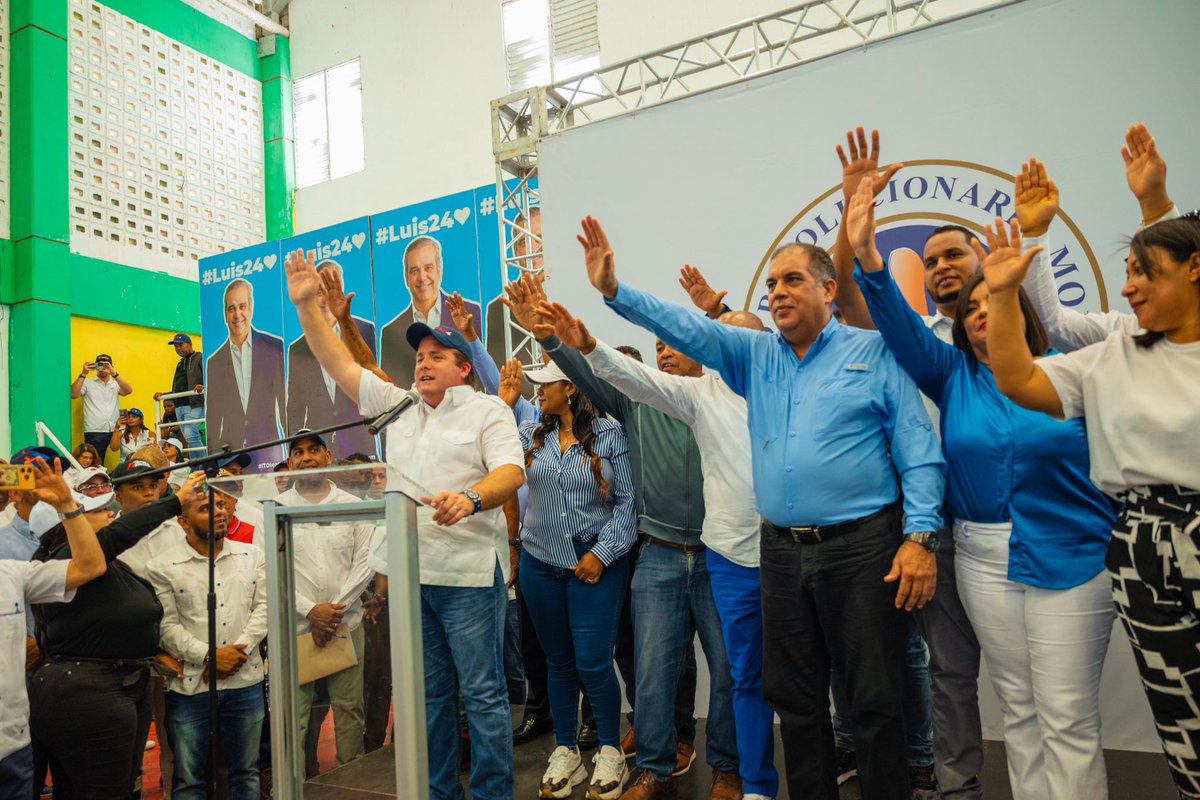 fjavierclark's tweet photo. Gracias por recibir de una manera cálida a todo nuestro equipo. Estamos listo para trabajar por este nuevo compromiso, cuentan con este ejército de hombres y mujeres! @prmenlinea #luis4más https://t.co/W4uzy3Rf7c