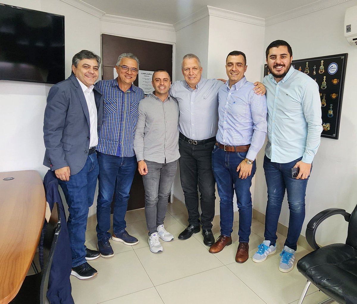 JERICÓ
<a href="/alcaldia_jerico/">Alcaldía Jericó Antioquia</a>

Alcalde Mpal Sebastian Garcés, excelente dirigente a quién acompañaremos en EQUIPO en su gestión administrativa.

Desde las Scrias de Gobierno y Educación mpal absolutamente bien representados.

Lun 22 Abr 👇