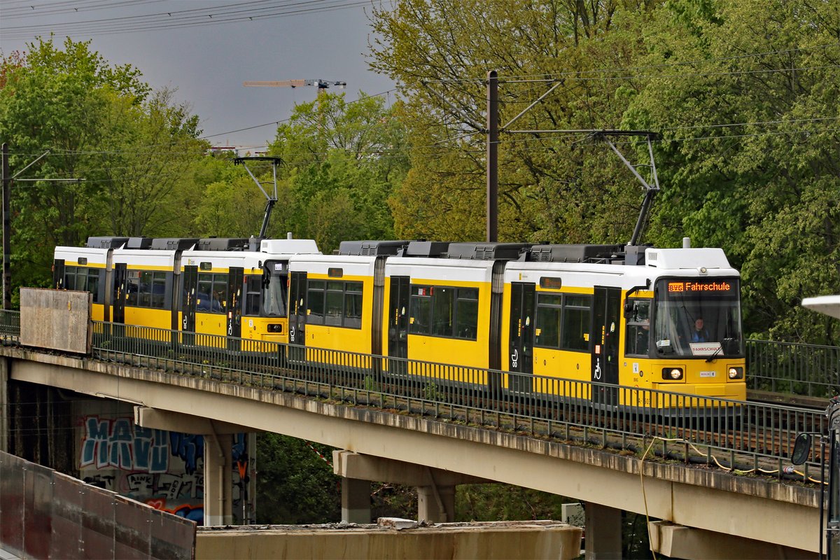 Auch das fahren einer Straßenbahn-Traktion muss erlernt werden!