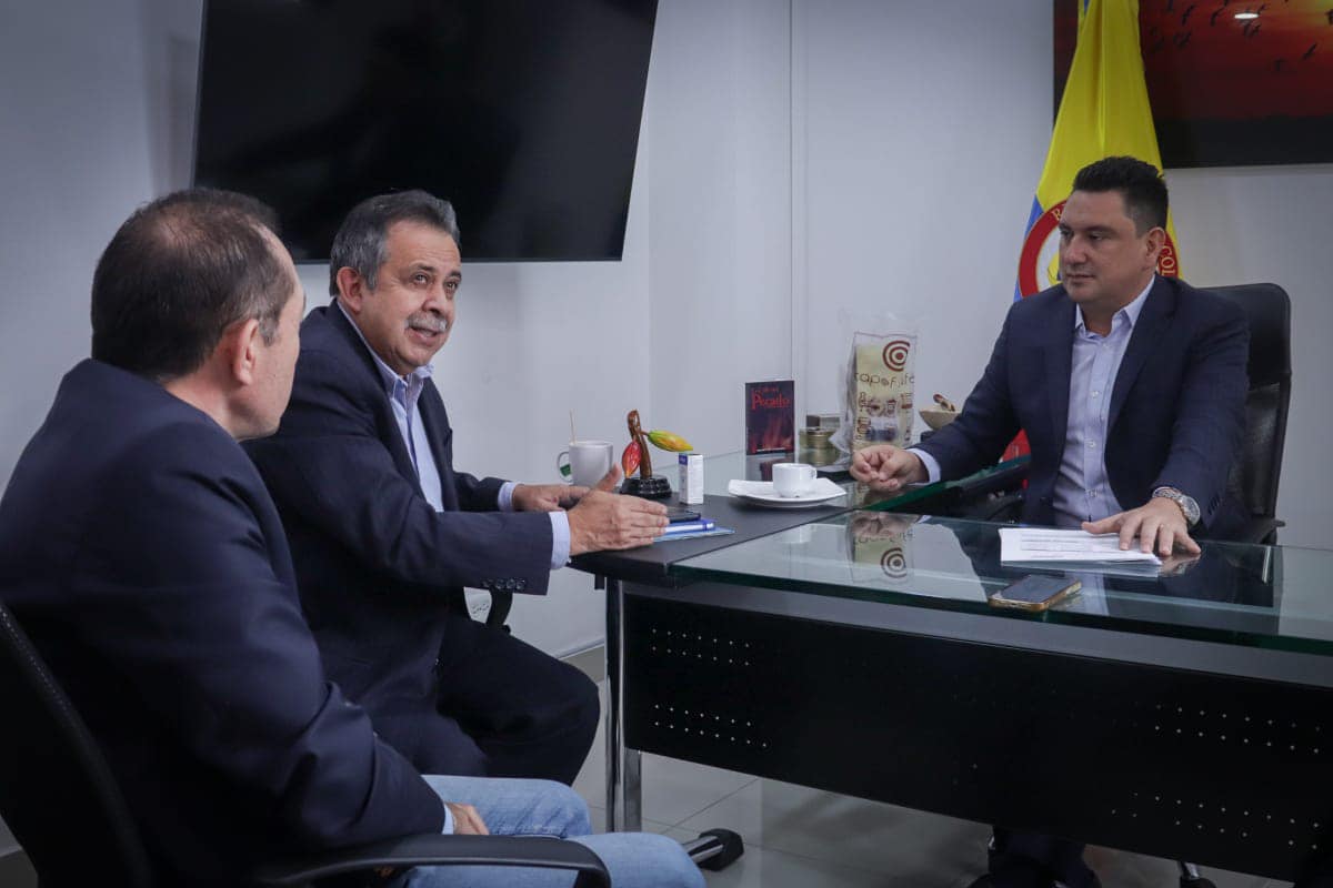 MartinezPRenson's tweet photo. En la ciudad de Bogotá adelantamos reuniones muy importantes para nuestro territorio hoy con @RenovacionCo para lograr un #AraucaMejor https://t.co/e3ZPOcpqV0