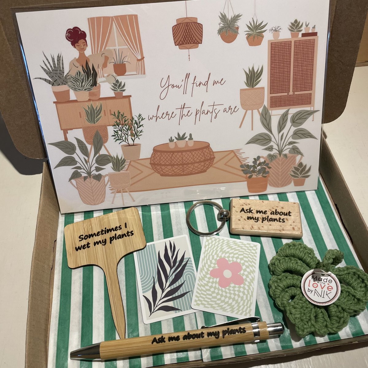 You’ll find me where the plants are letterbox gift set, available over on my Etsy shop 😍🪴 • £12 plus P&P 📮 littlenscrafts.etsy.com/listing/168719… #WomanInBizHour #EtsyUK #LetterboxGifts #TheCraftersUK #UKMakers #CraftBizParty