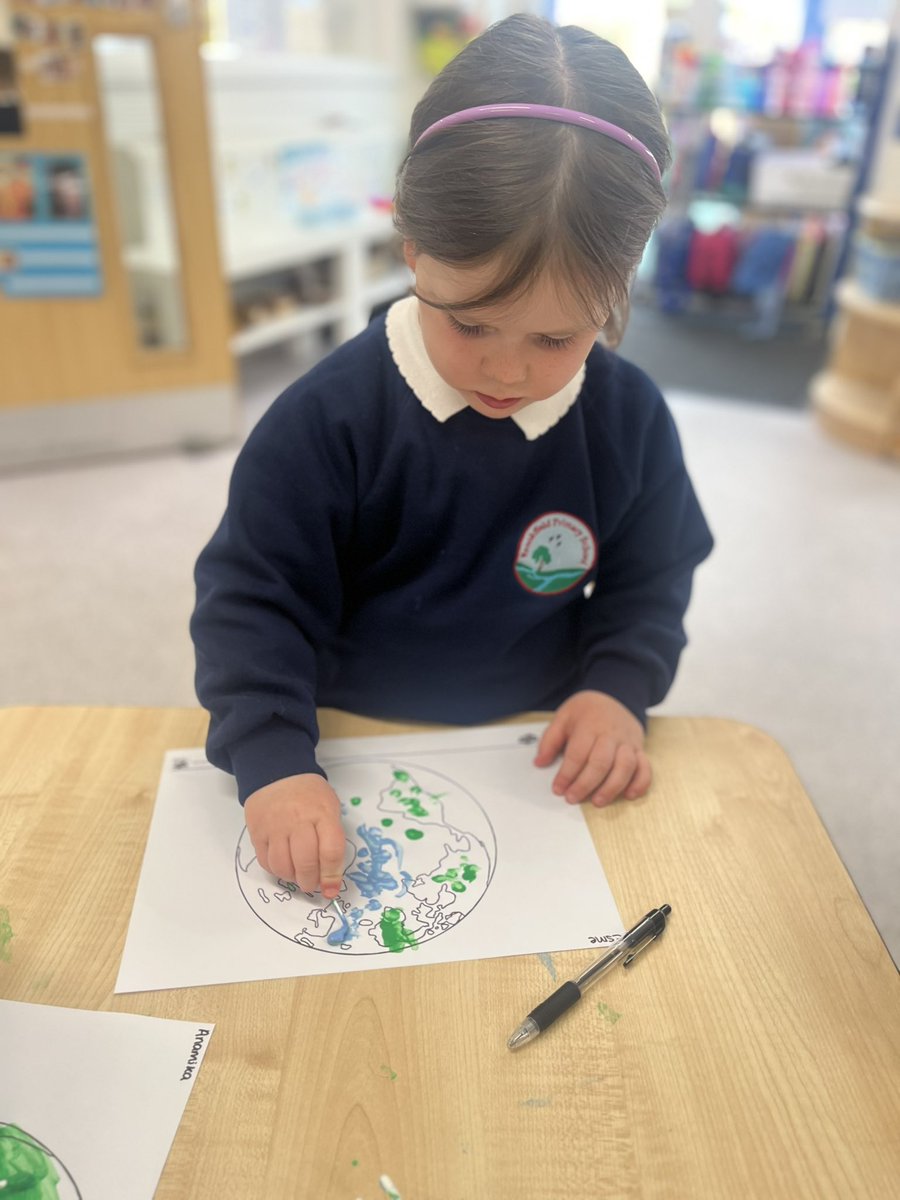 Happy #EarthDay!  This year, nursery are celebrating with a fun & colourful cotton bud painting of our beautiful planet!  It's a great way to keep little hands busy & spread the message about taking care of our home. #WeAreLEO #EvoHannan #D4SW24 #sustainableLEO