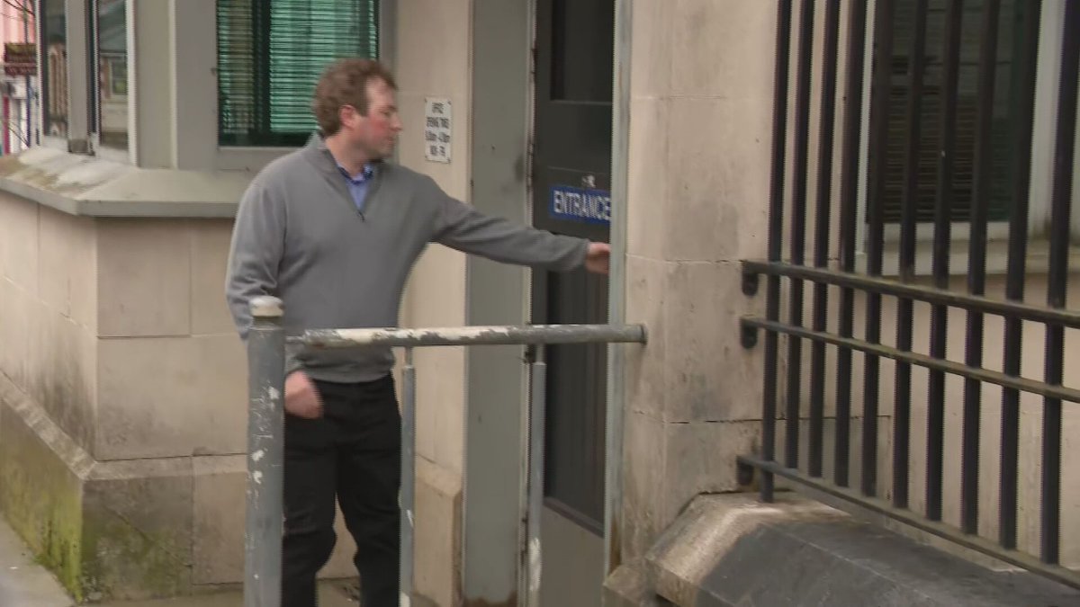 Jonathan Creswell appeared in court in L/Derry as the jury of 8 women & 4 men was sworn in. The 36 yo formerly of Briars Hill Gardens in Greysteel denies murdering 21 yo Katie Simpson in Aug 2020. The court heard the trial will last between 4-6 wks with around 70 witnesses called