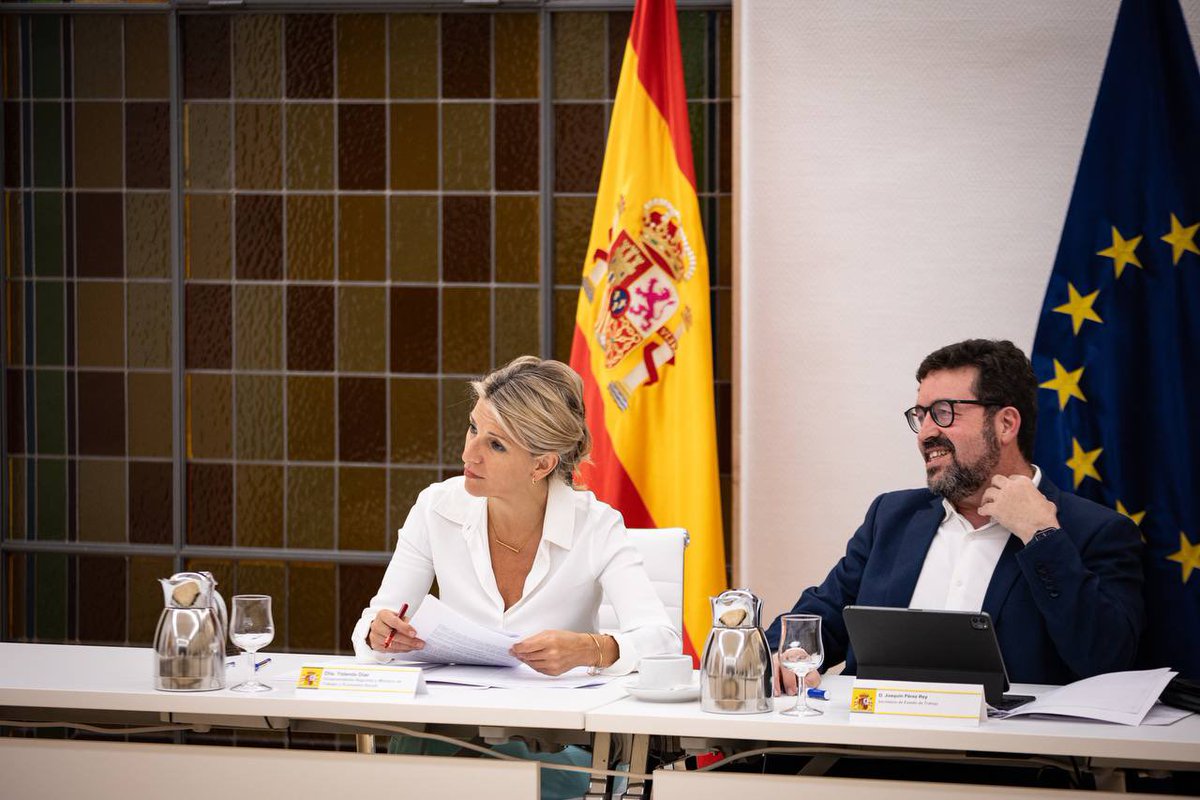 Hoy hemos sido recibidos en el @empleogob x @Yolanda_Diaz_ hemos querido daros voz y hemos sido escuchados. Un trabajo incesante de todos los delegados de STAVLA, los que estamos y los que nos enseñaron y cedieron su labor,Corinne Basarot,Jesús Cuevas y María Mañas ¡gracias!.