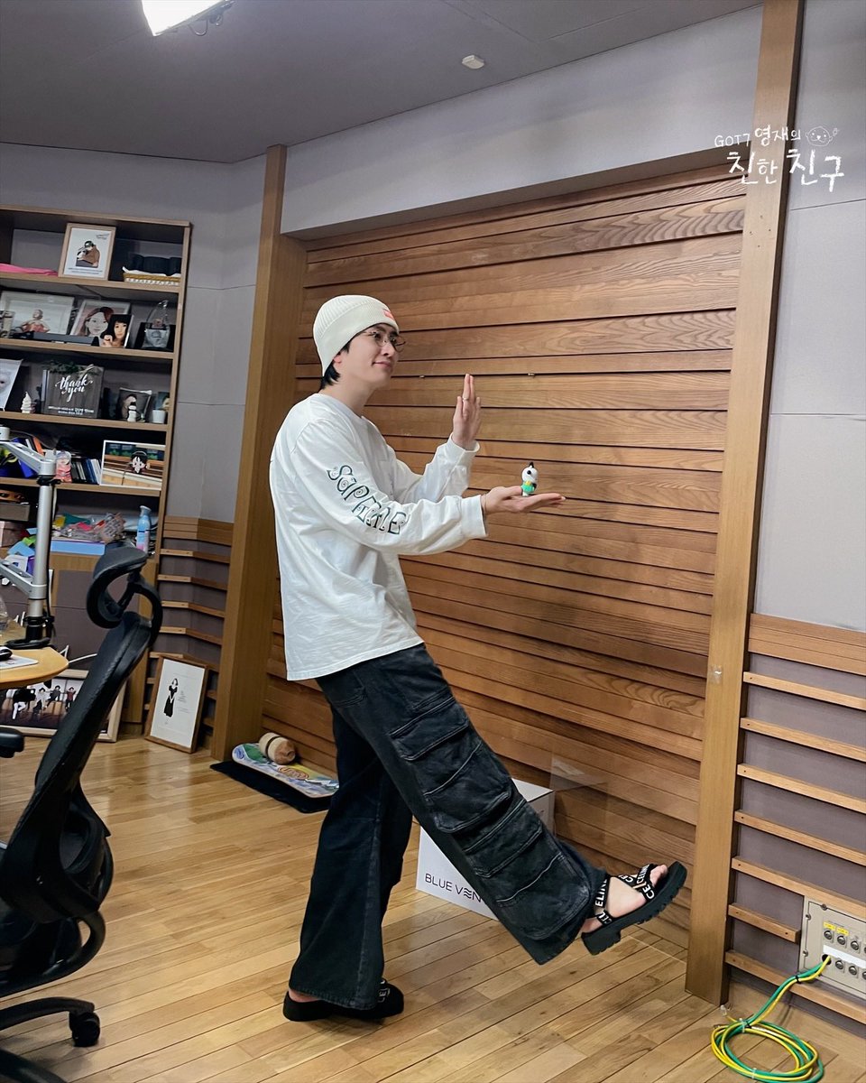 mbcbf_ever's tweet photo. 🦦친친🦦

앗! 🫢‼️
야생의 퉤차코를 발견했다!
퉤차코는 귀엽고 달달한 목소리를 가진 것으로 보인다!

#MBC #RADIO #GOT7영재의친한친구 #친한친구 #친친 #달친친 #달디 #GOT7 #갓세븐 #영재 #YOUNGJAE https://t.co/gJ48r9FCyQ