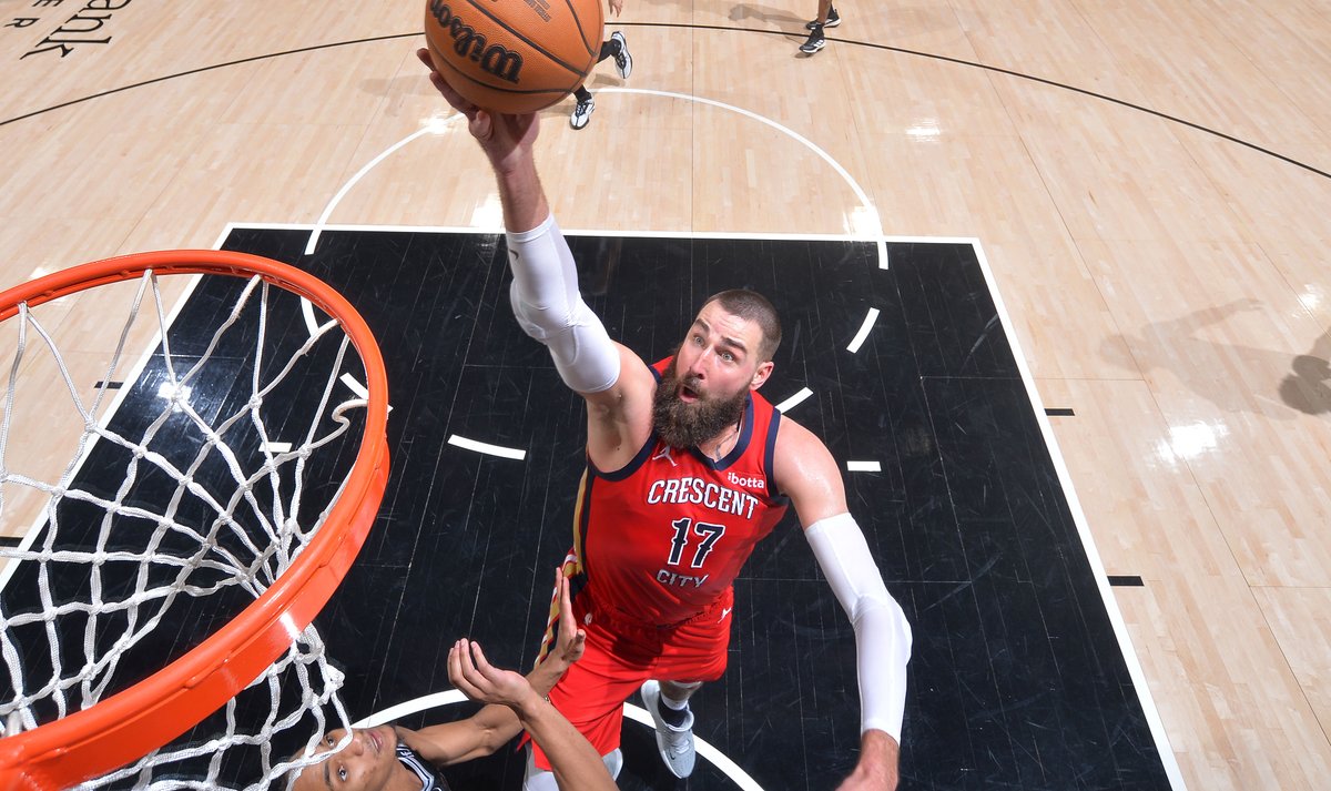 He hasn't always had a heavy-minutes role this season, but Jonas Valanciunas is always ready for battle when his number is called, providing big weekend performances in the paint vs. Kings and OKC. #Pelicans 2024 playoff profile on the 12-year #NBA center: neworlns.co/3Qd73FF