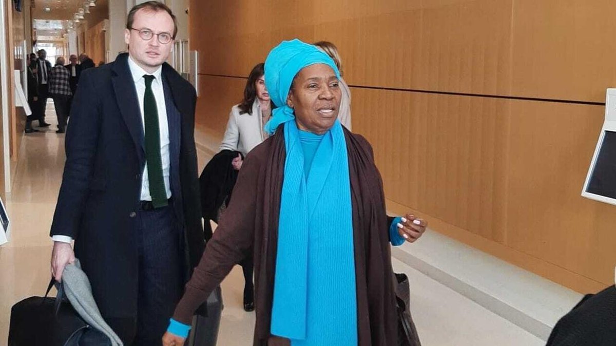 Après avoir pris possession de tous les biens de Ali Bongo ancien pdt du Gabon, paris ordonne l'arrestation de plusieurs membres de sa famille pour les faire taire. @oliguinguema
Le putshiste halal pense avoir une échappatoire mais avec paris son calvaire vient juste de commencer