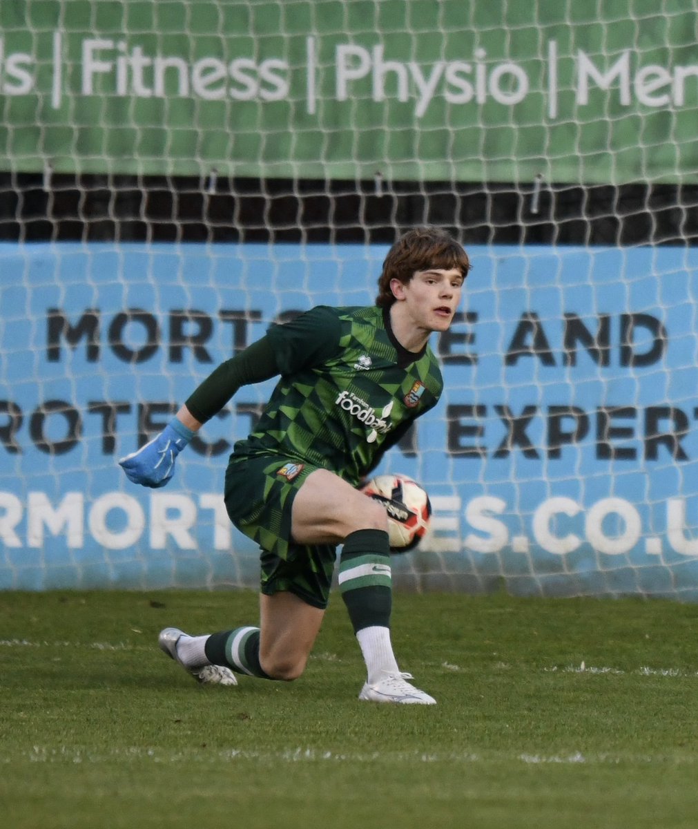 Proud to see Pat on the list for step 5 goalkeeper of the year. Also great to see @FarnhamTownFC on the list for team of the year. Good luck to everyone. You can vote here… nonleaguebible.weebly.com/step-5--6-awar…