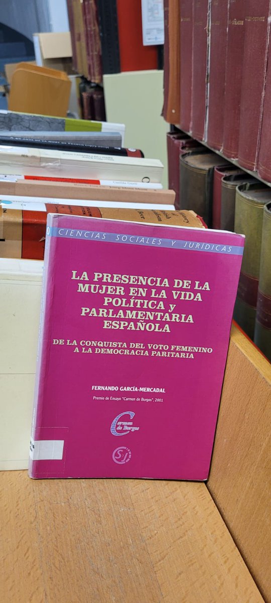 📍Gràcies als companys de @BiblioFigueres hem aconseguit recuperar aquest llibre del nostre fons que havia anat a parar a la seva biblioteca per error 👏😉📖 Molt agraïts companys per avisar-nos🤩 #FonsCRAIUB