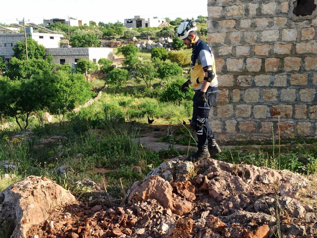 Syrian regime forces targeted civilian homes with artillery shelling on the outskirts of the village of Farkiya in the Jabal al-Zawiya area, southern countryside of #Idlib, today, Monday, April 22. Our teams inspected the affected areas and reported no casualties. #WhiteHelmets