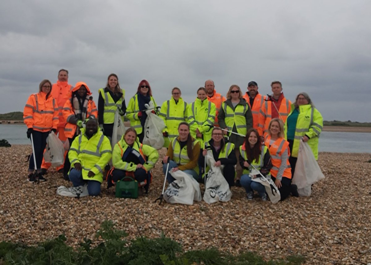 The @SouthseaCS hit the beach at Eastney this #EarthDay for a beach clean. Plastic cups, bottles & other items were removed, leaving the beach pristine for the next 'wave' of visitors.