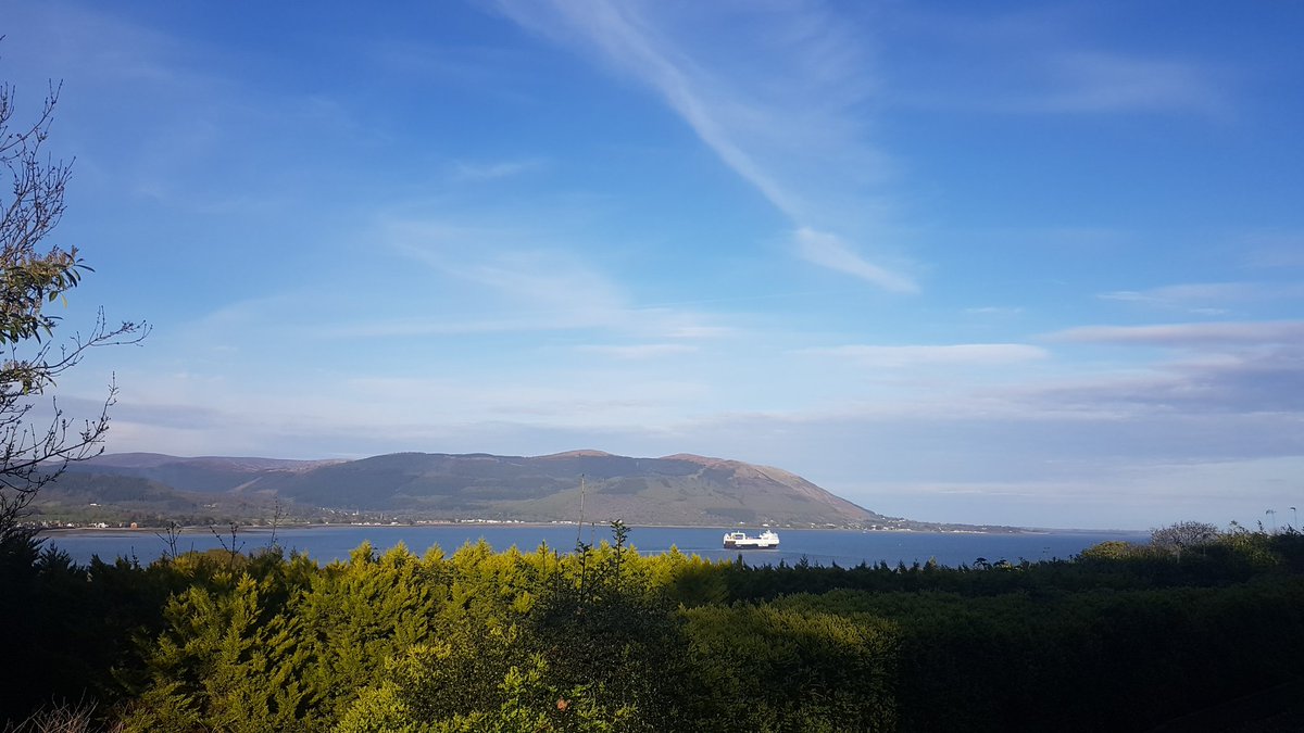 Yesterdays' Seatruck departure out of Warrenpoint  Beautiful evening in Omeath on Carlingford Lough .#mournemountains #seatruck #warrenpoint #carlingfordlough