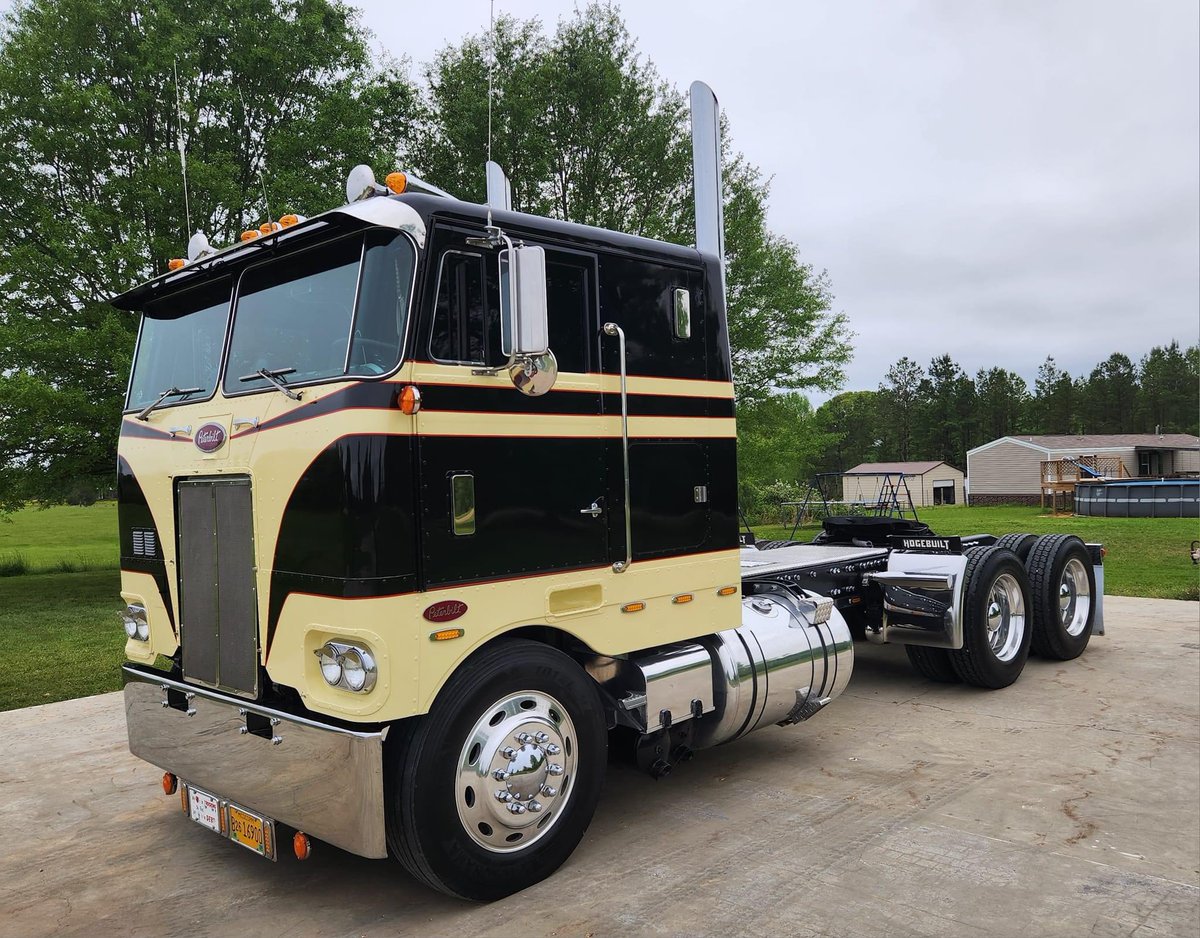 DirtyOlTrucker's tweet image. Mr Sansing!

#thedirtyoldtrucker #oldtrucks #peterbilt #peterbilttrucks #peterbilt352