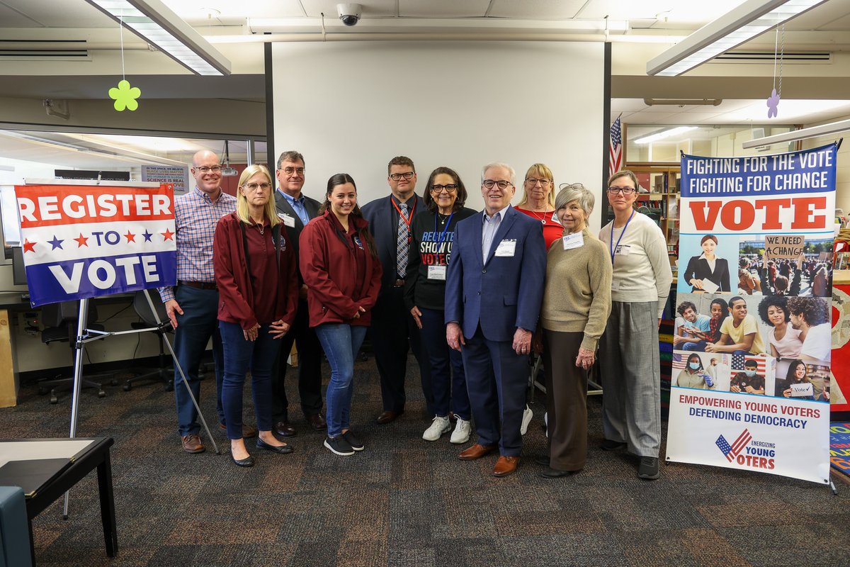 Staff from @NJStateDept were excited to join a NJ High School Voter Reg Week event Friday. Thank you to @CinnaminsonHS, @LWVyoungvoters, & the @BurlCoNJ Board of Elections for organizing the event. 17- or 18-year-olds can still register at Vote.NJ.Gov #NJStudentsVote