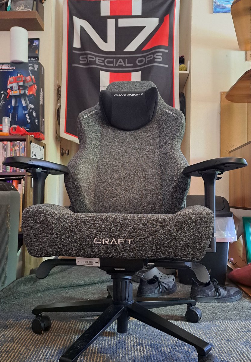 We're now a Double #DXRacer house! We both love our chairs. Thanks, @DXRacer!!