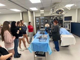 So excited to tour this group of @u_bett students around our brand-new health labs this morning. Students participated in hands-on program experiences in each lab. Learn more about our healthcare programs at eicc.edu/health.

#THECommunitysCollege #Healthcare