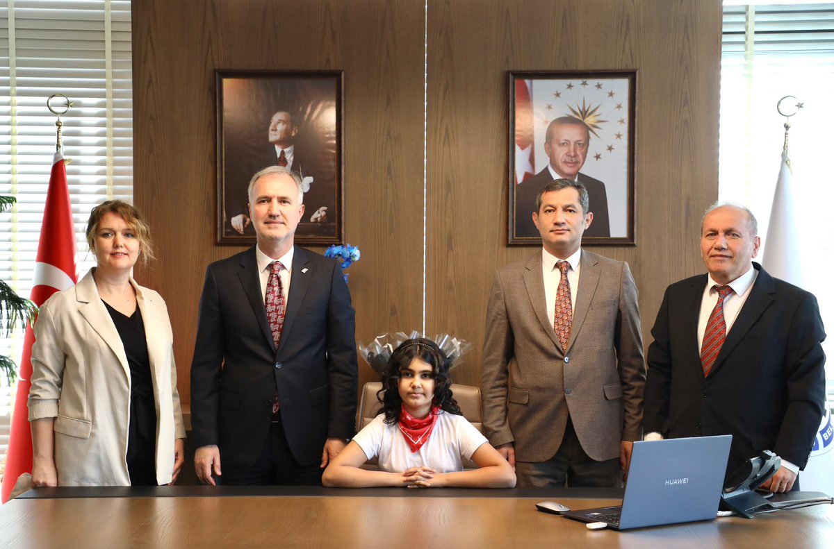 Tanıştırayım Belediye Başkanımız Ayşe Zehra Uslu. 😊 İlerde en güzel makamlar sizlerin olsun çocuklar. ❤️ #23Nisan