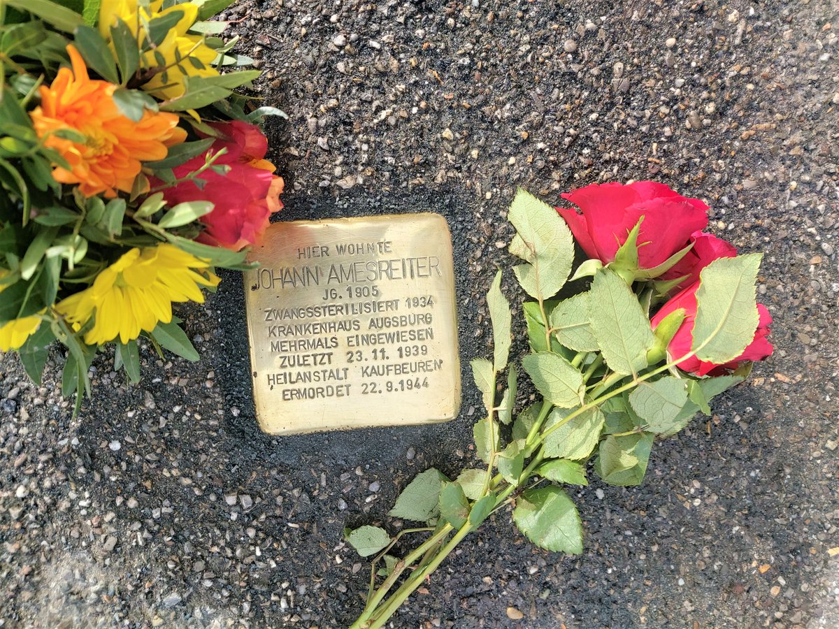 Hallo #Augsburg! Morgen, 23.04., verlegen wir #Stolpersteine. Wir freuen uns über alle, die kommen können:
10 Uhr: Feuerhausstraße 7 11 Uhr: Lechhauser Straße 10/12 12 Uhr: Jakobsplatz 15/17 (vor Fuggerei)
#Erinnerungskultur