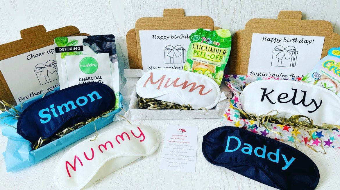 Mini personalised pamper gift. Personalised eye mask and face mask. 

ktspecialgifts.etsy.com/listing/120861…

#facemask #personalised #pamperhamper #pampergift #giftforher #eyemask #etsy #huginabox #cheerupgift #mumgift #friendgift #giftforhim