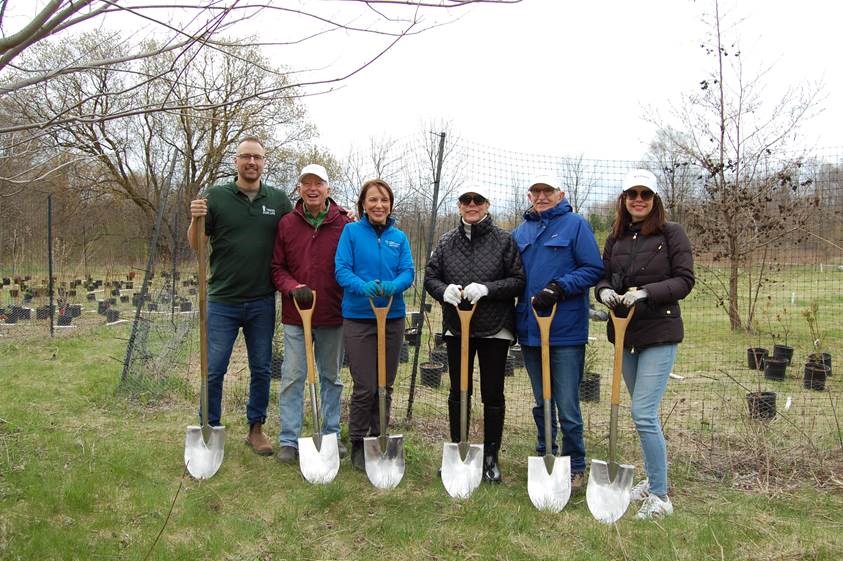Trillium Health Partners (@thp_hospital) on Twitter photo 🌍🌳 Let's give a big shoutout to our #EarthDay superheroes! THP staff including our very own President and CEO, Karli Farrow, teamed up with <a href="/CdnTreesforLife/">Trees for Life</a>, and the Toronto and Region Conservation Authority to plant a whopping 400 trees! 🎉🌱
They got their hands dirty at 🌍🌳 Let's give a big shoutout to our #EarthDay superheroes! THP staff including our very own President and CEO, Karli Farrow, teamed up with <a href="/CdnTreesforLife/">Trees for Life</a>, and the Toronto and Region Conservation Authority to plant a whopping 400 trees! 🎉🌱
They got their hands dirty at