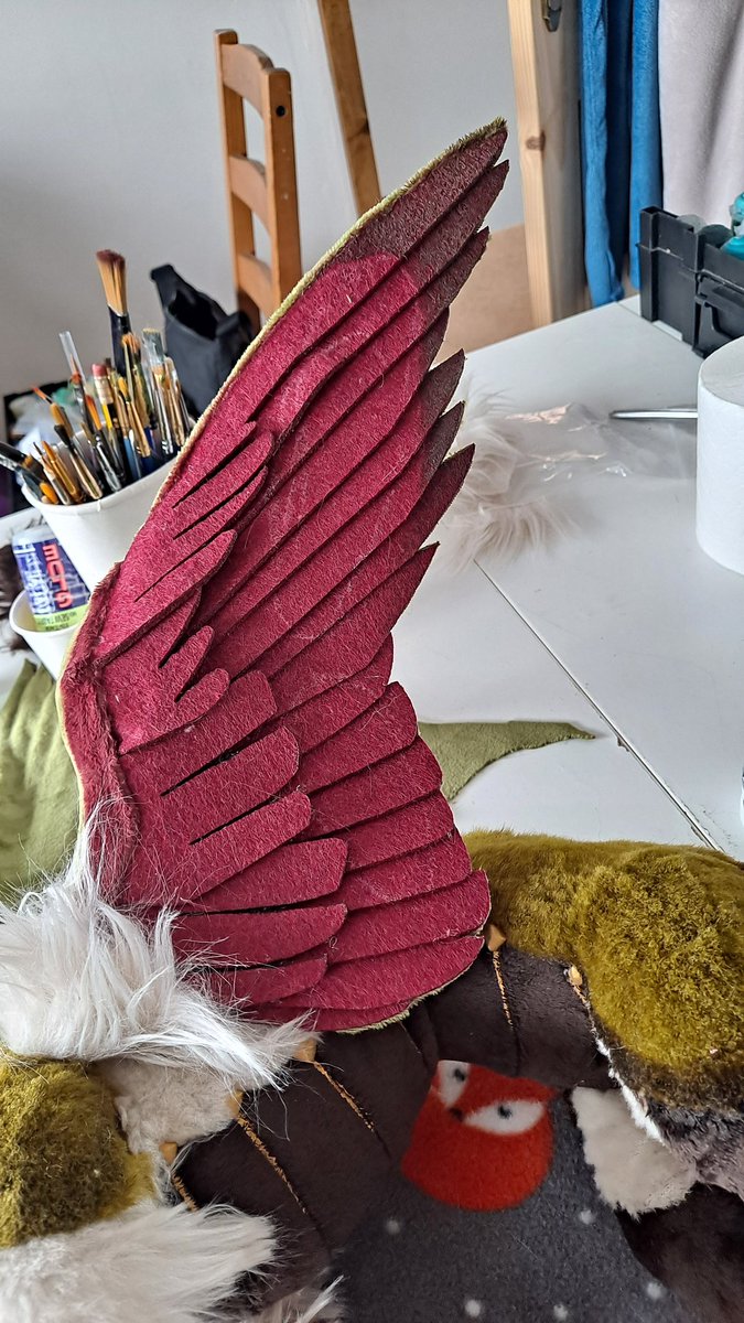 Painting up Shyrsirru's wings. If you're impatient like me, the finished character doll will be revealed tomorrow on my P a t r e on!