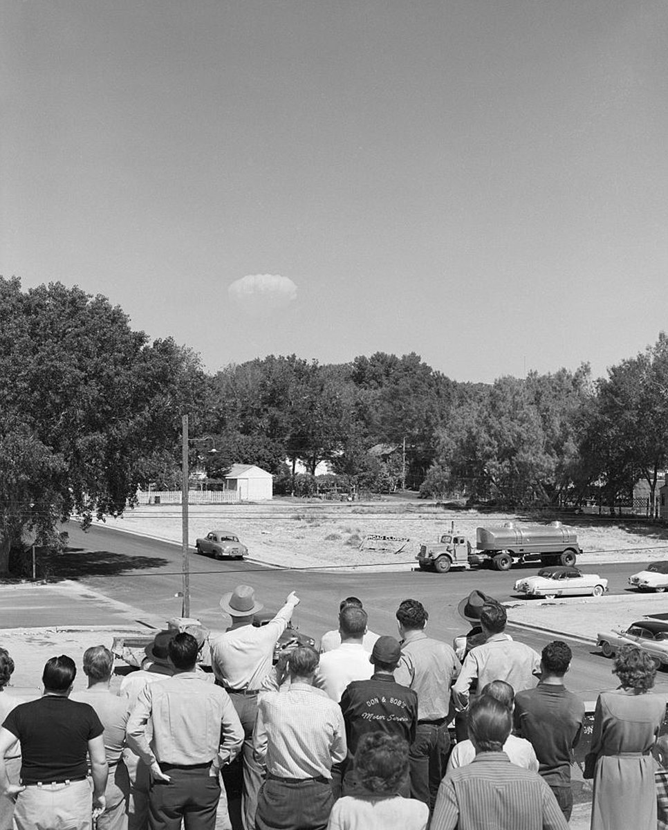 Bomb-watching, Las Vegas, April 22, 1952.