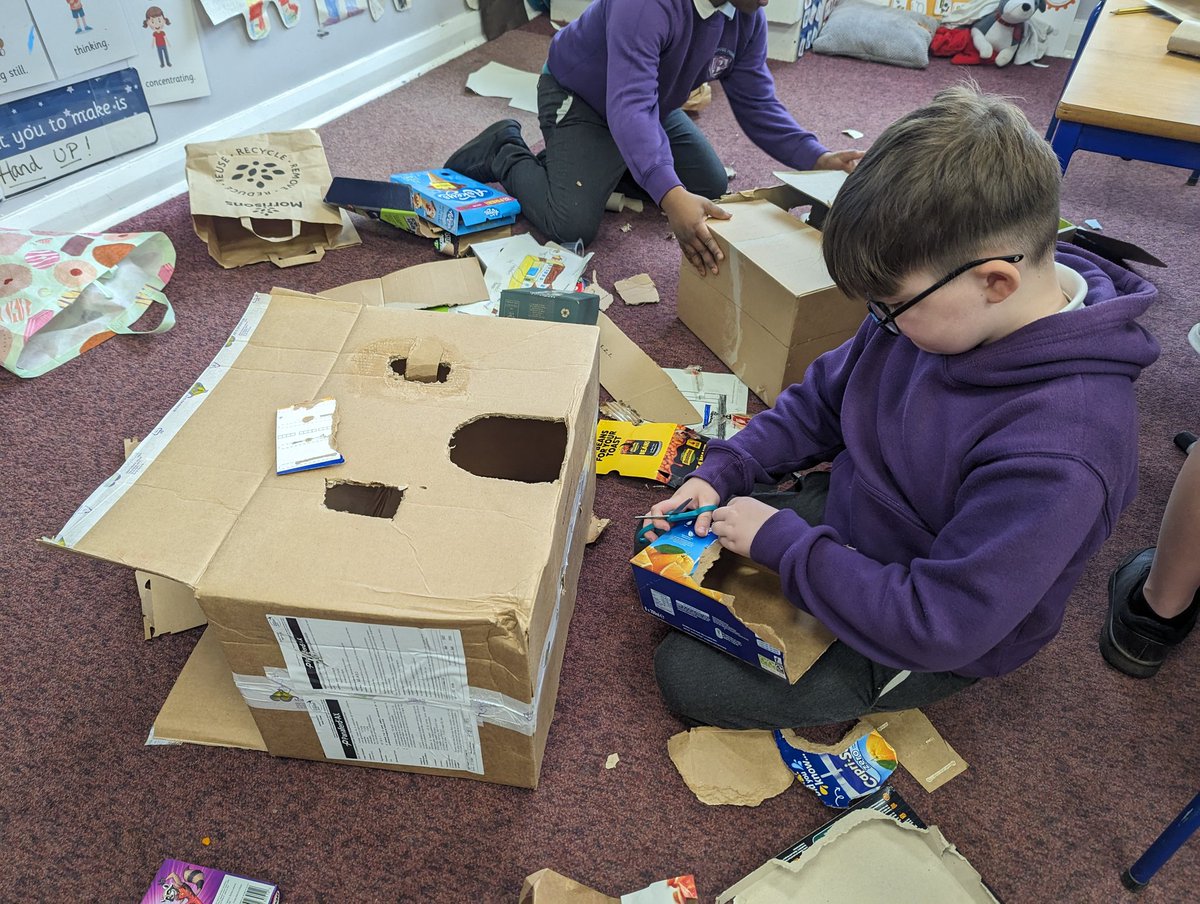 BPSDrParnell's tweet photo. Thank you so much to everyone who sent in lots of boxes and cardboard. We had an absolute ball making Roman houses today. Lots of different designs, from a small hut to insulae and even a domus! We will continue these tomorrow and then bring them home β€οΈ#BPSIDL https://t.co/3e4flLJC4P