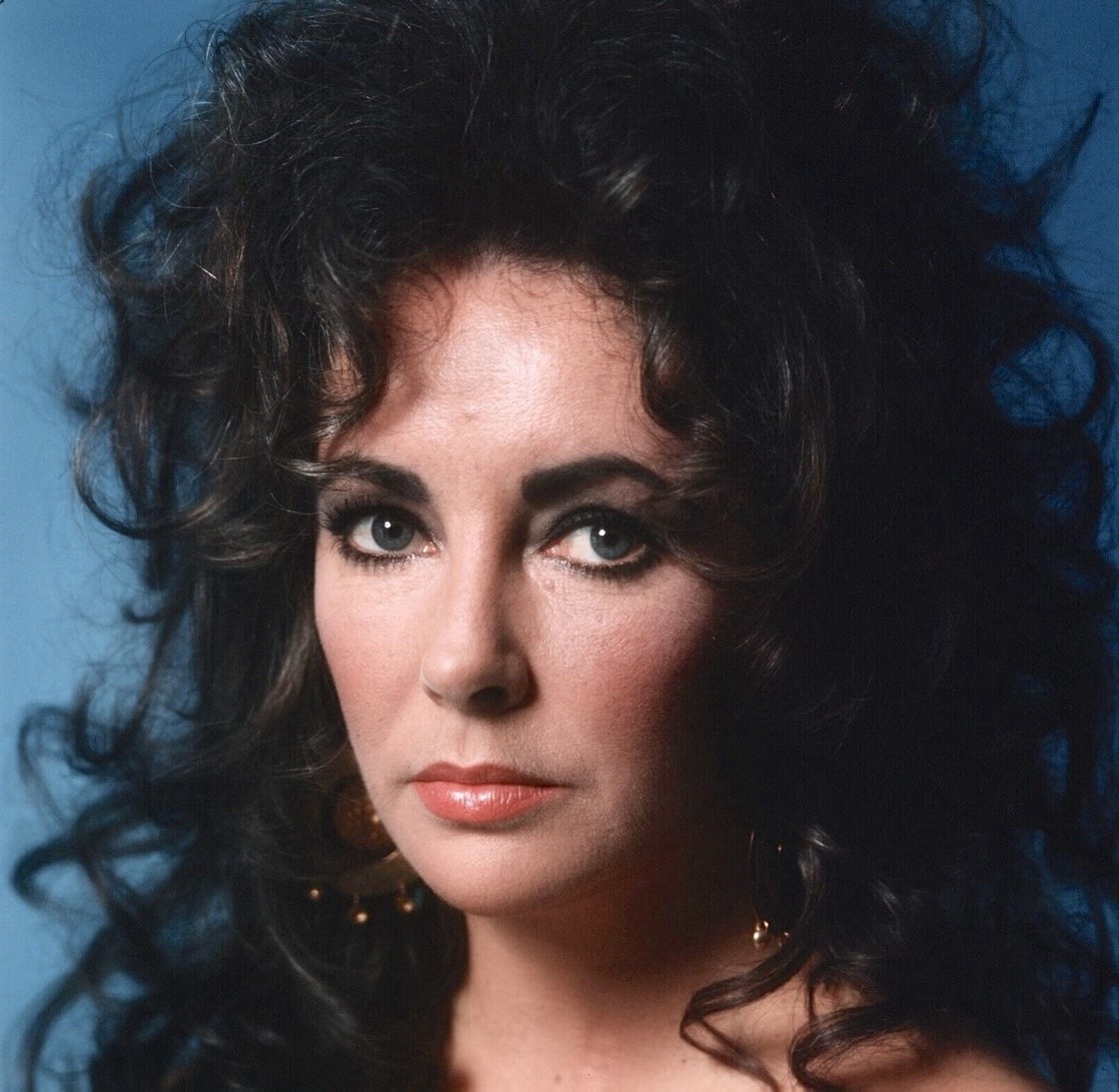 Look too long and you’ll be mesmerized.

#ElizabethTaylor #VioletEyes #Actress #OldHollywood