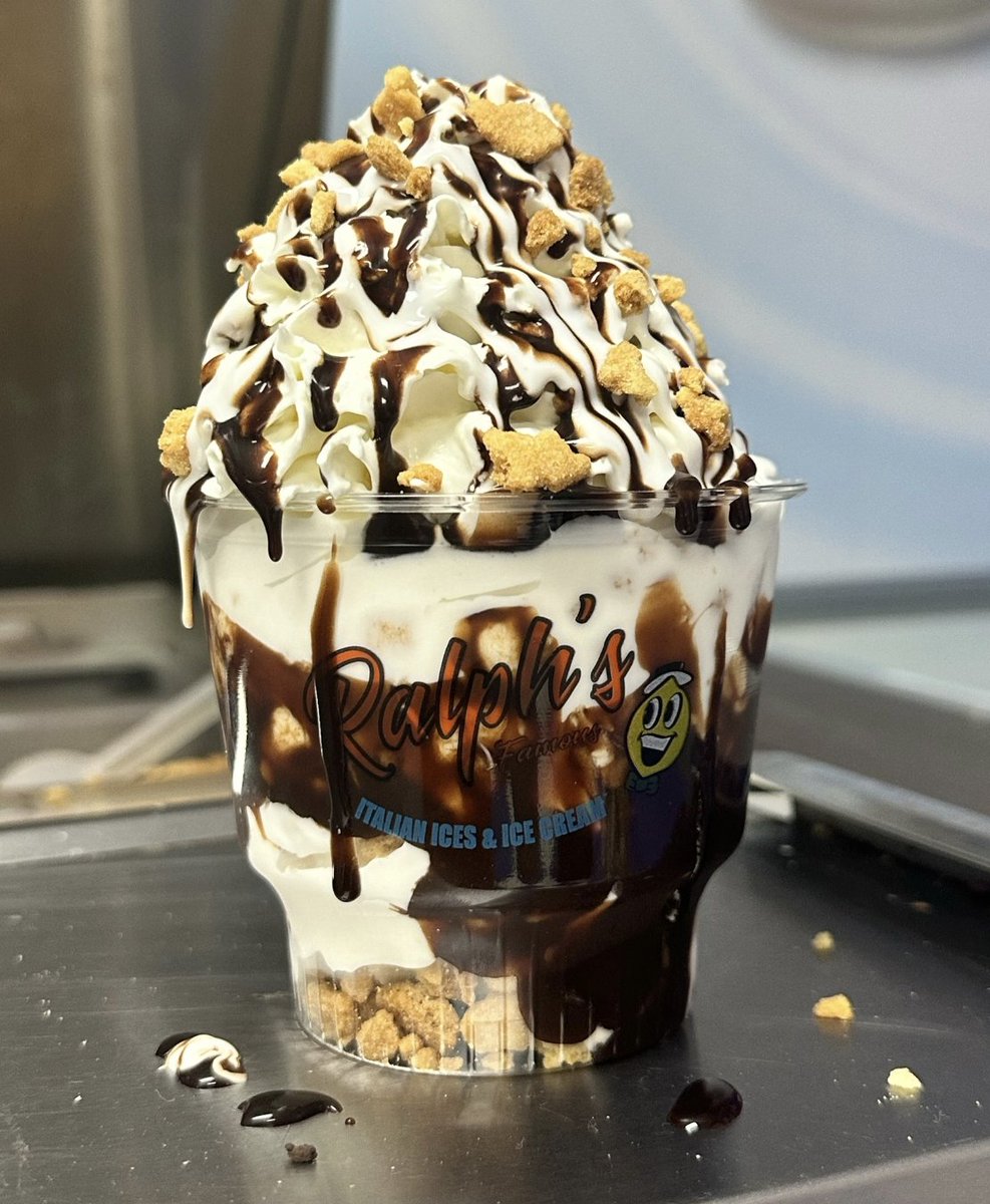 Name that sundae! 
@ralphsices_westbury
.
.
.
#ralphsfamous #ralphsforlife #ralphs #ralphsseason #ralphssignaturesundae #ralphssundae #icecreamsundae #foodie #decadentdesserts