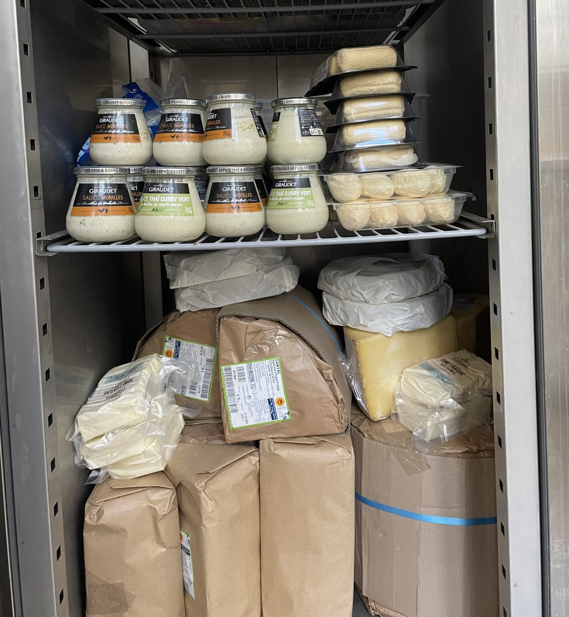 Aujourd’hui un client m’a envoyé 132 kilos de fromage. Et vous votre journée ?
