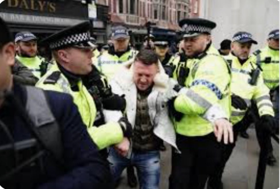 My experience in today's court with Tommy Robinson reaffirmed that the law is always above everything else, and the police officers present there do not know the operational law well, easily disregarding and infringing upon people's rights! - Dear friends, read your rights in