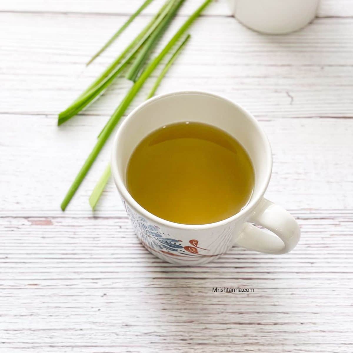 Lemon grass treats

🌿Malaria
🌿Convulsion
🌿Typhoid fever
🌿Toothache 
🌿Cough
🌿Joint pains
🌿Common cold
🌿High blood pressure
🌿Stomachache
🌿Exhaustion 
🌿Obesity 

Boil fresh/dried grass with water for 15-20 mins and drink a teacup twice daily. Nature heals.