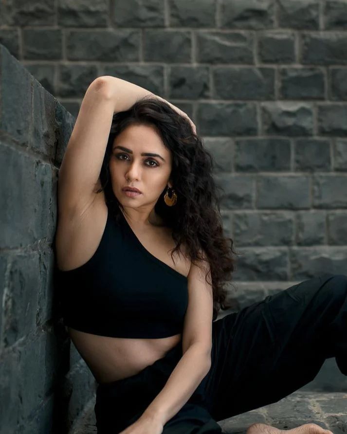 Amruta Khanvilkar
#AmrutaKhanvilkar